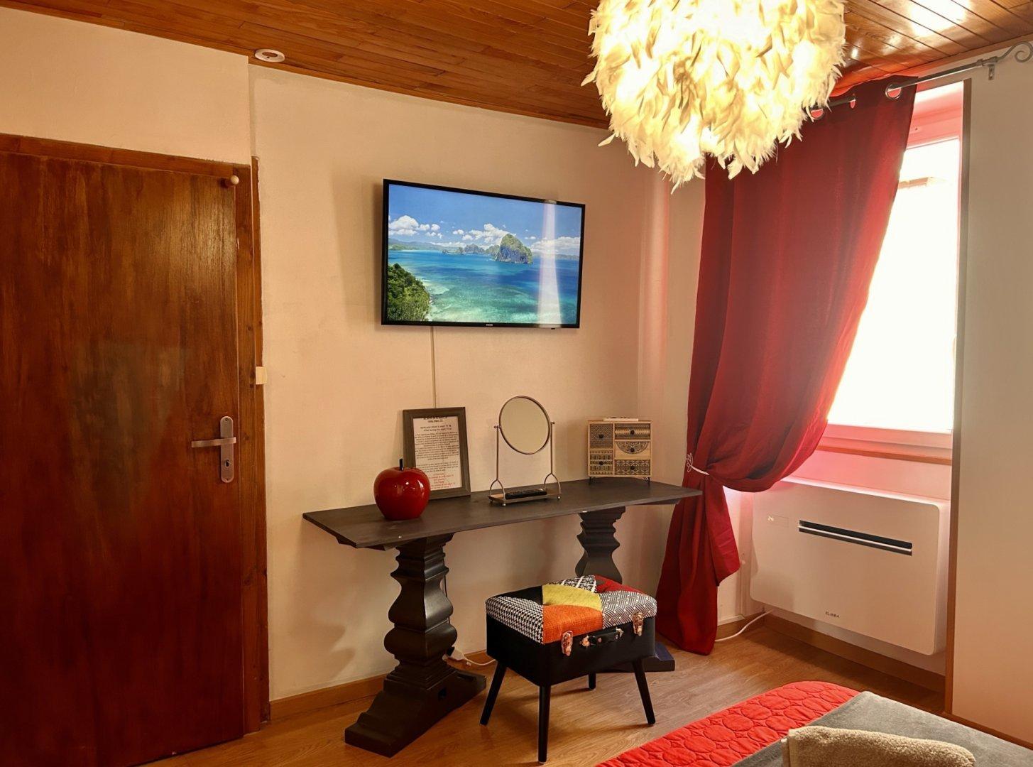 Coiffeuse, smart Tv et climatisation
